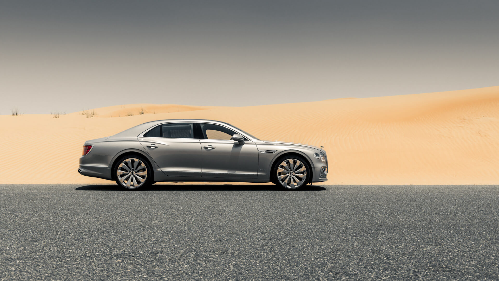 Luxury Car Rental Naples: How to Choose the Right Vehicle for Your Stay